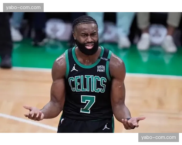 杰伦布朗52.4%命中率稳定输出 凯尔特人锋线双核驱动